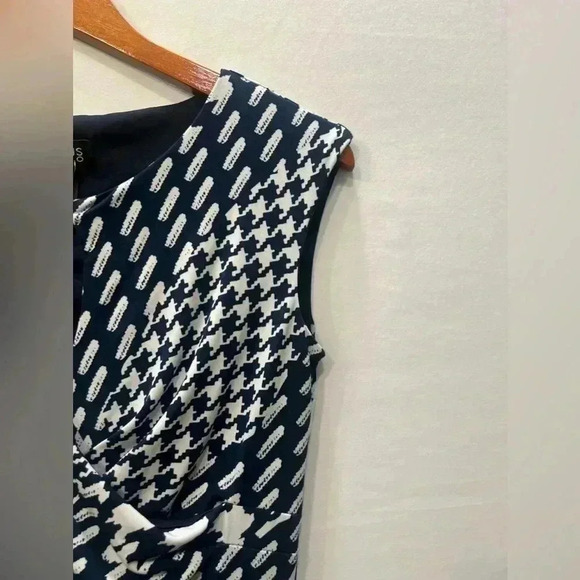 EnFocus Studio Blue and White Print Keyhole Dress Size 4 NWOT​​ - Picture 9 of 10